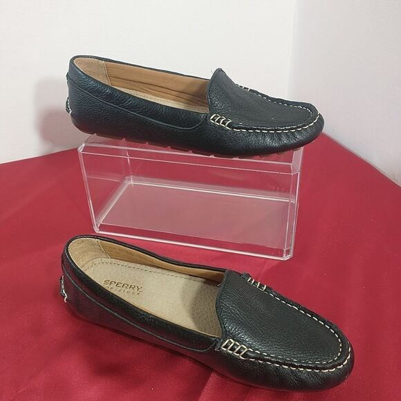 Sperry Woman's SZ 5M Flats Driver Loafer. Condition is Pre-owned. - Picture 4 of 10